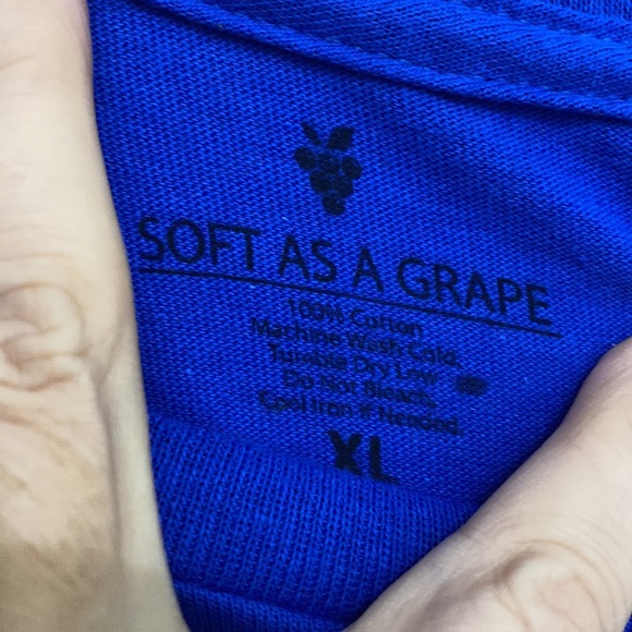 NWT NHL Toronto Maple Leafs “Real Love” T-shirt |Size XL Unisex - Picture 4 of 6